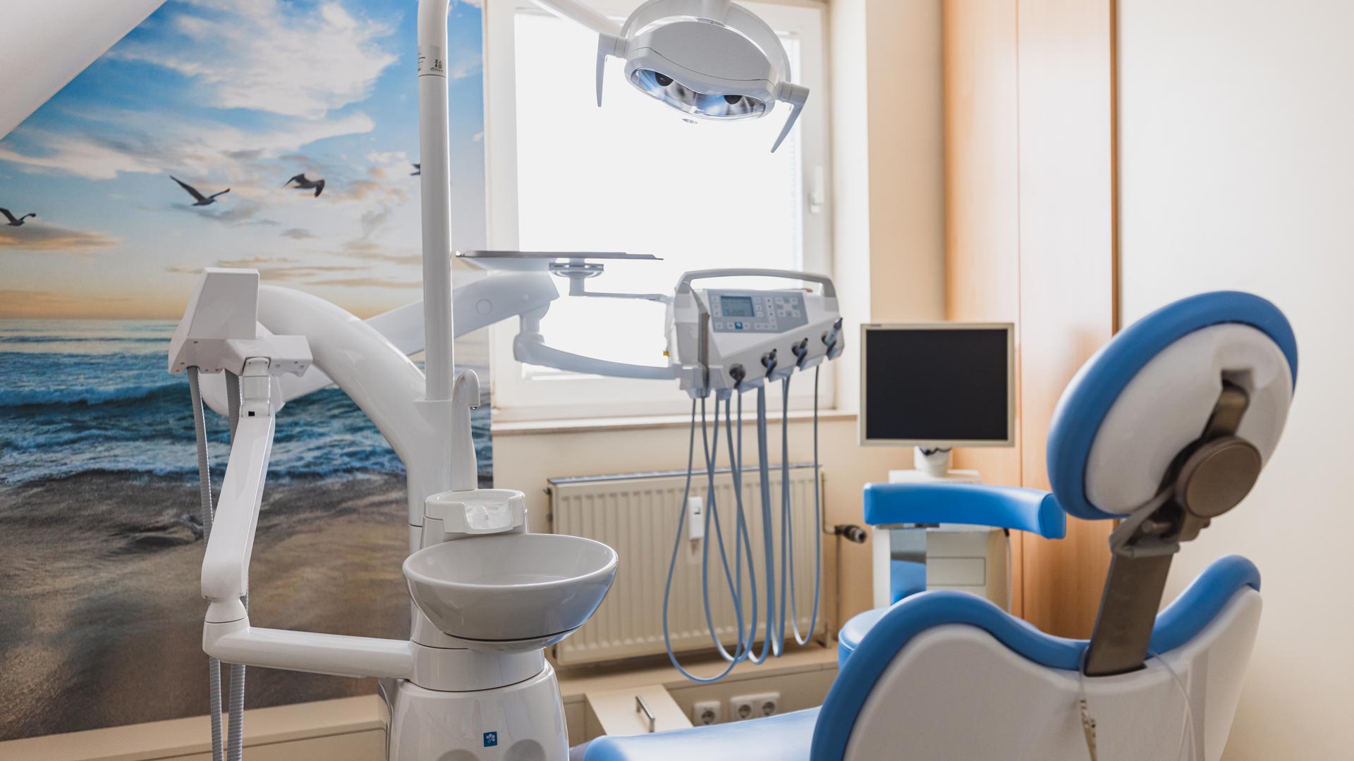 Behandlungsraum der Zahnarztpraxis Dr. Kerstin Loos in Celle